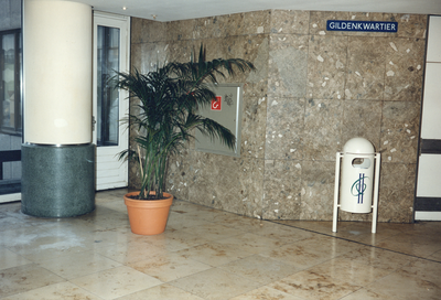 360062 Afbeelding van een hoekje in het Gildenkwartier van het kantoor- en winkelcentrum Hoog Catharijne te Utrecht, ...